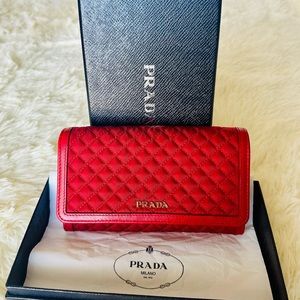 Prada Quilted Wallet on Chain
